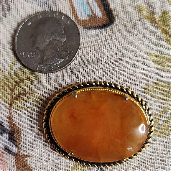 Carnelian Agate Unsigned Oval Stone Brooch Pin Prong Set Gold Tone Rope Setting - Picture 3 of 11